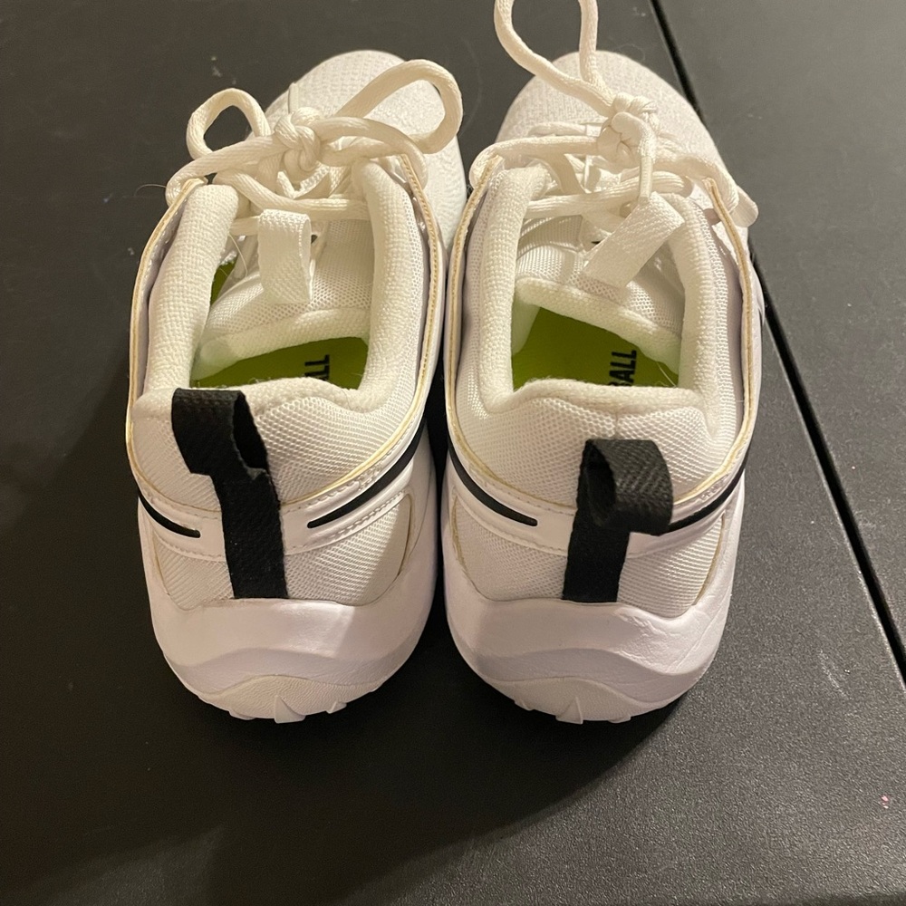 Nike White Volleyball shoes - Picture 7 of 7